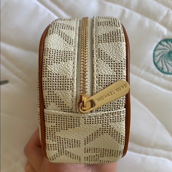 Michael Kors Cosmetic Bag - Picture 5 of 6